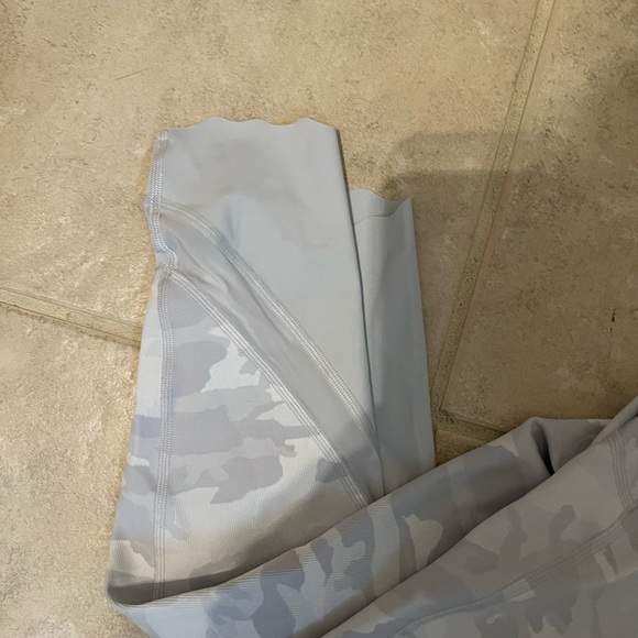 Lululemon Wunder Under HR Crop 23” Scalloped - Picture 3 of 12